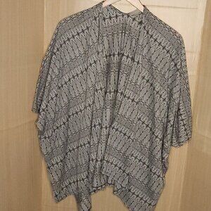 Everette Bleu Los Angeles Grey Oversized Knit Kimono Top